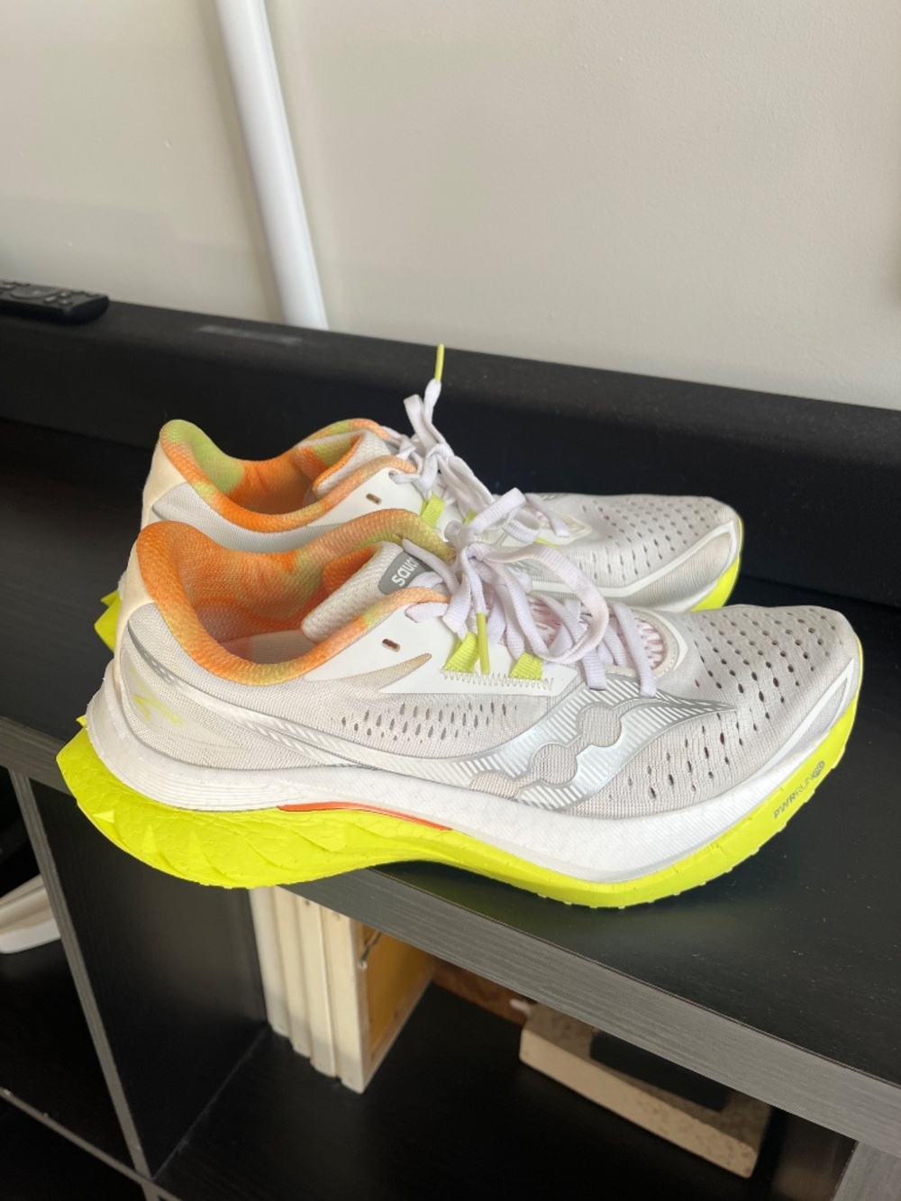 Saucony Women's Endorphin Speed 4 Size 8 - Picture 2 of 7